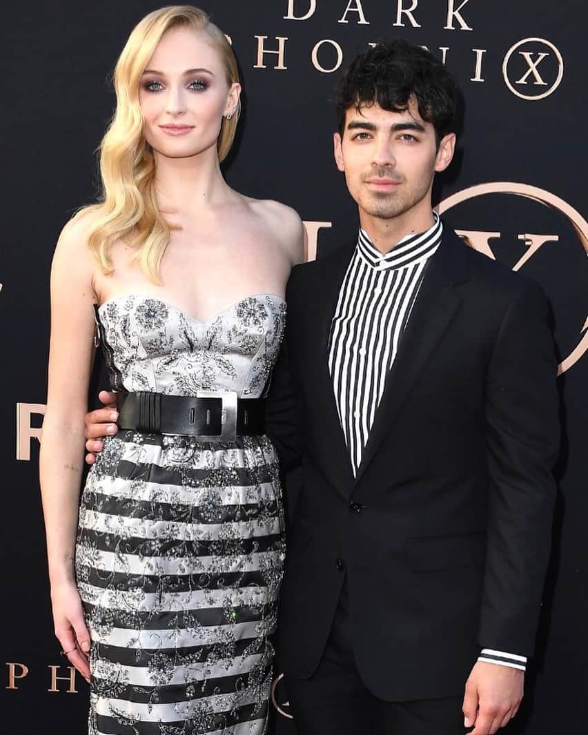 People Magazineさんのインスタグラム写真 - (People MagazineInstagram)「The Dark Phoenix has arrived with her man by her side. 💕 Sophie Turner and Joe Jonas stepped out in style for the premiere of her new movie, X-Men: Dark Phoenix. | 📷: Steve Granitz/WireImage」6月6日 3時46分 - people