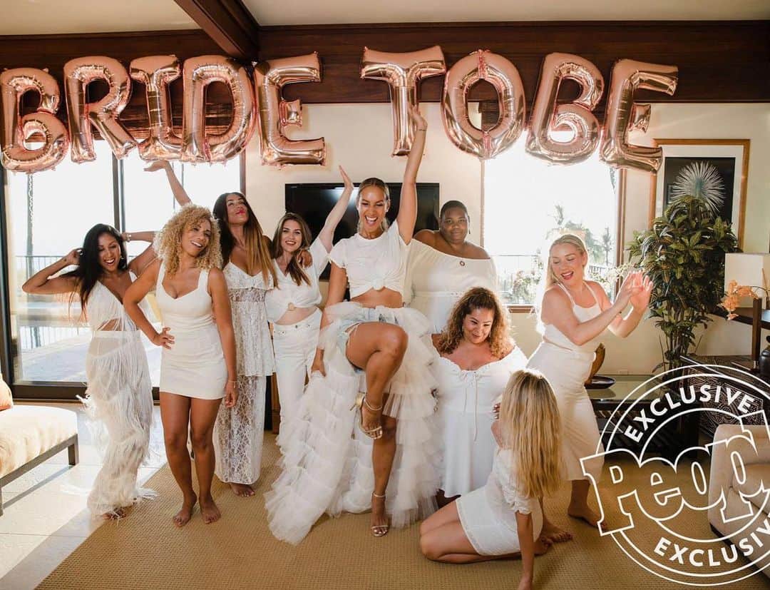 レオナ・ルイスのインスタグラム：「My soul sisters 🎉👰🏽🎉」