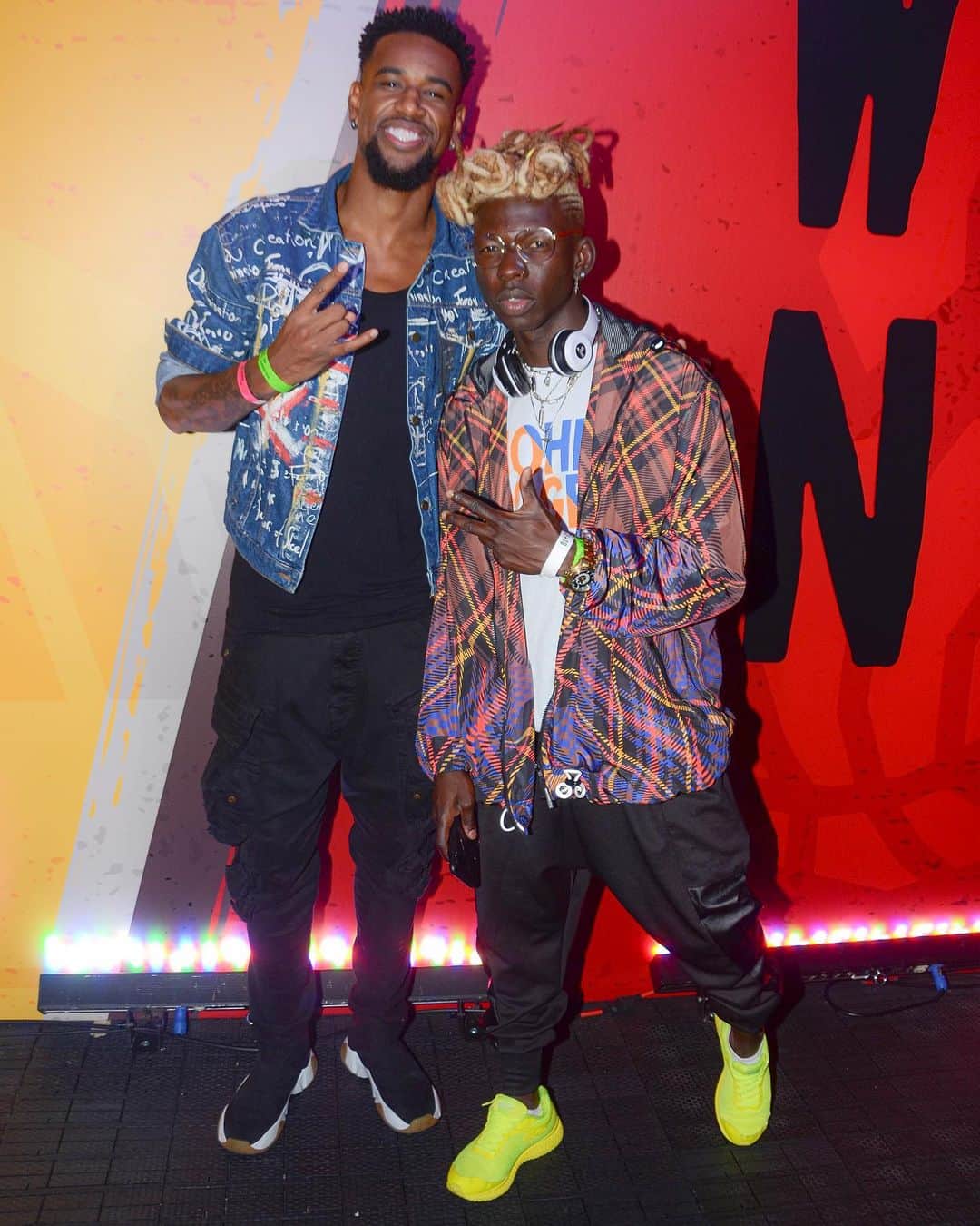 フェリペ・サンタナのインスタグラム：「NBA MOOD with @woolmay_mayden ⠀  #nbahouse #goldenstate #smiling #raptors #wethenorth #friends #cavallodeferrobrazil」