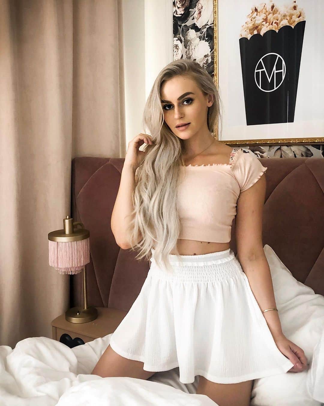 Anna Nyströmのインスタグラム：「In Helsingborg this week to celebrate Richards cousins graduation 🌸 Crawling up in bed in the hotel room after. We just started watching the new show Chernobyl and it is so good. I can really recommend it! Have any of you seen it? Do you have any tips on similar shows? ☺️💗」