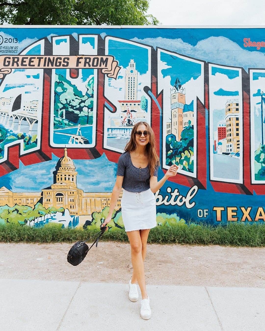 ジェイクルーさんのインスタグラム写真 - (ジェイクルーInstagram)「Locals Only with @camillestyles in Austin, Texas! More summer outfits, where to eat, and a must-visit “neon boneyard” in our story. #jcrewalways」6月6日 4時01分 - jcrew