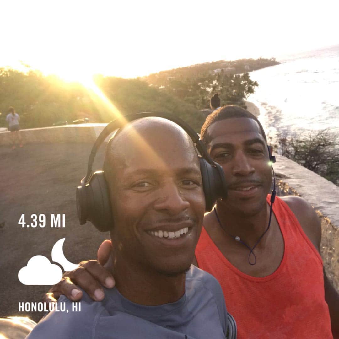 レイ・アレンのインスタグラム：「Got it in this morning with my brother @coachkevinollie #diamondhead」