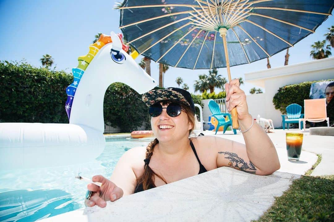 ローレン·ランドルフのインスタグラム：「I believe everyone should celebrate their birthday in Palm Springs. 🦄 #yayaudrey」