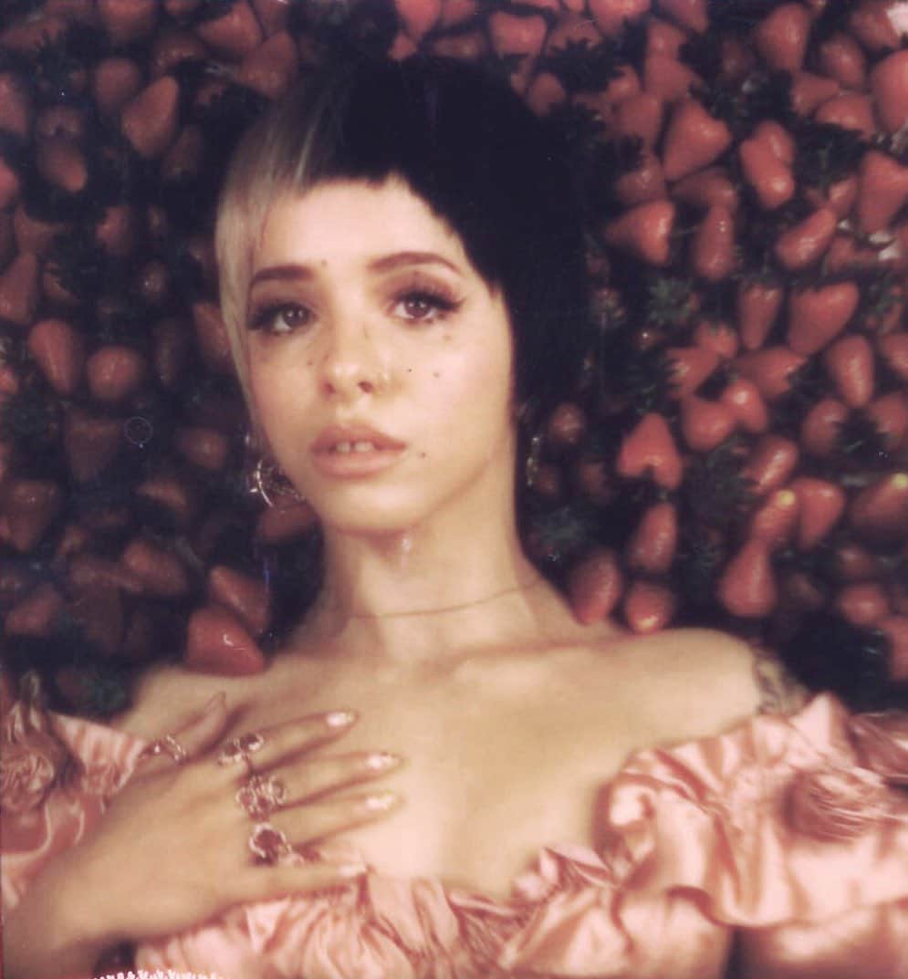 メラニー・マルティネスのインスタグラム：「🍓🍓🍓」