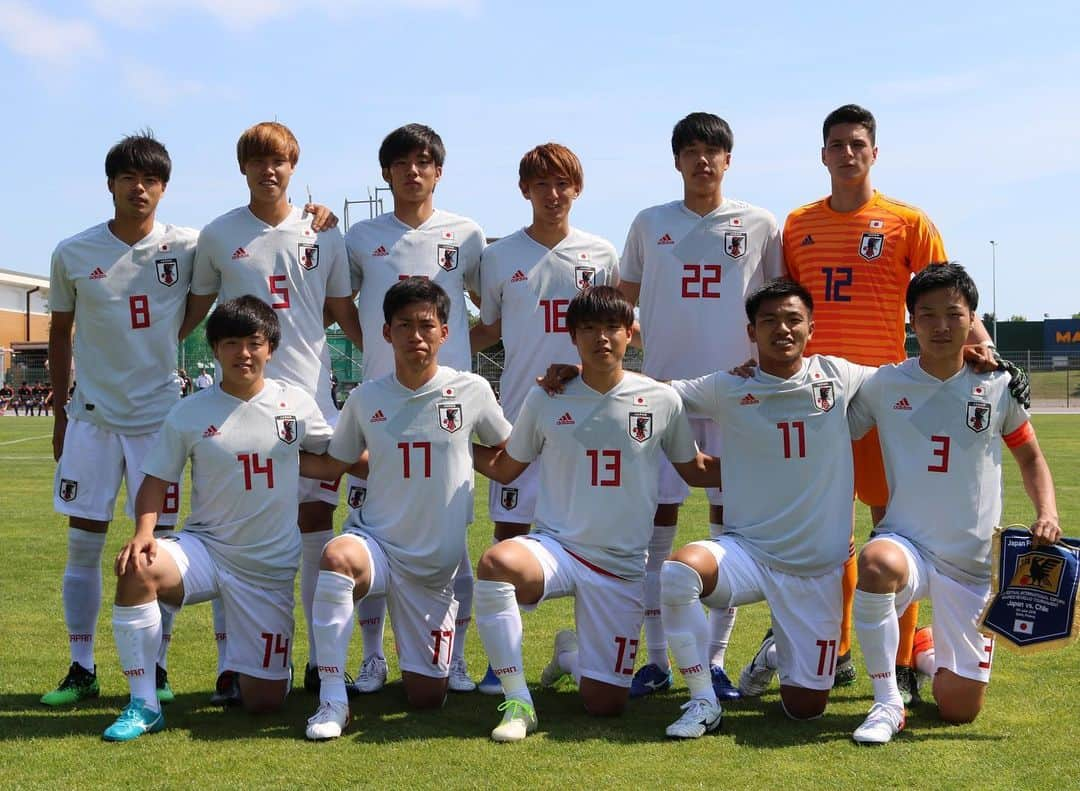 山口瑠伊さんのインスタグラム写真 - (山口瑠伊Instagram)「🇯🇵vs.🇨🇱 Nice win team ! 6-1 💪🏽 @japanfootballassociation  @tournoimrevello  #japan #chili #トゥーロン国際大会」6月6日 4時25分 - yamaguchi_louis