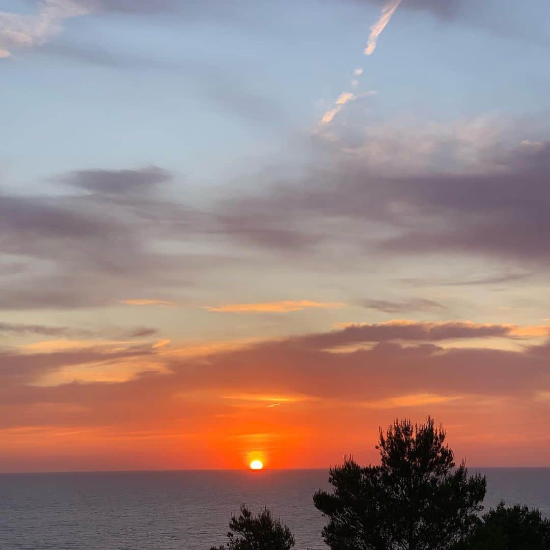 アリゾナ・ミューズさんのインスタグラム写真 - (アリゾナ・ミューズInstagram)「Perfect Sunset, Perfect Moment」6月6日 4時36分 - arizona_muse