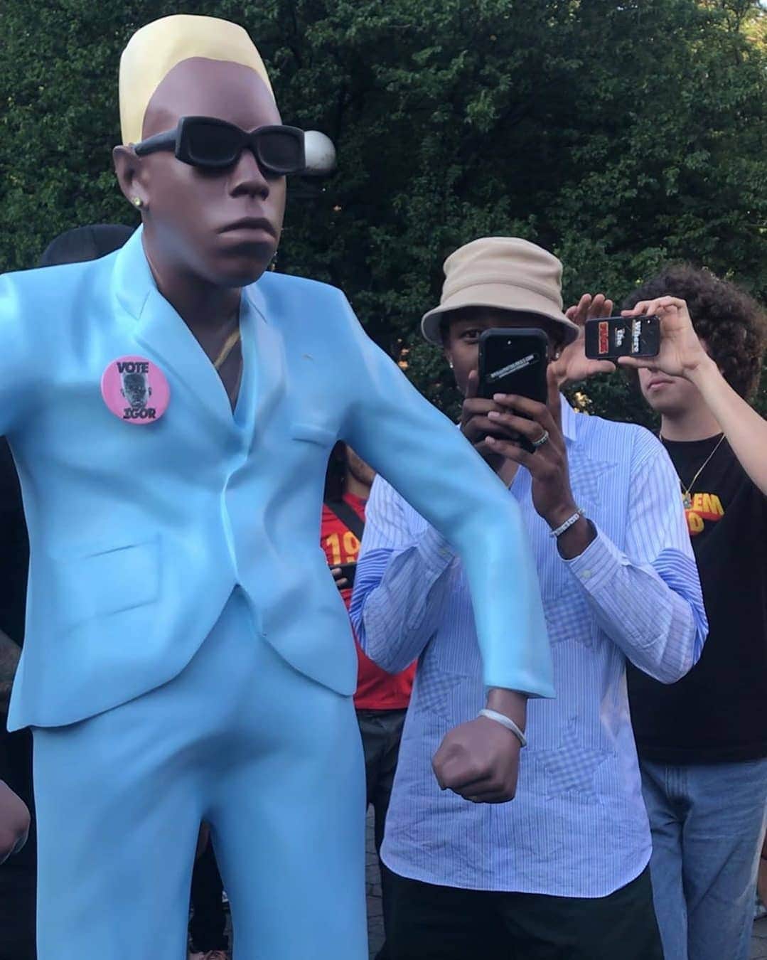 HYPEBEASTさんのインスタグラム写真 - (HYPEBEASTInstagram)「@hypebeastmusic: @feliciathegoat revealed a life-size #IGOR statue in Union Square yesterday.  Photo: Columbia Records」6月6日 4時32分 - hypebeast