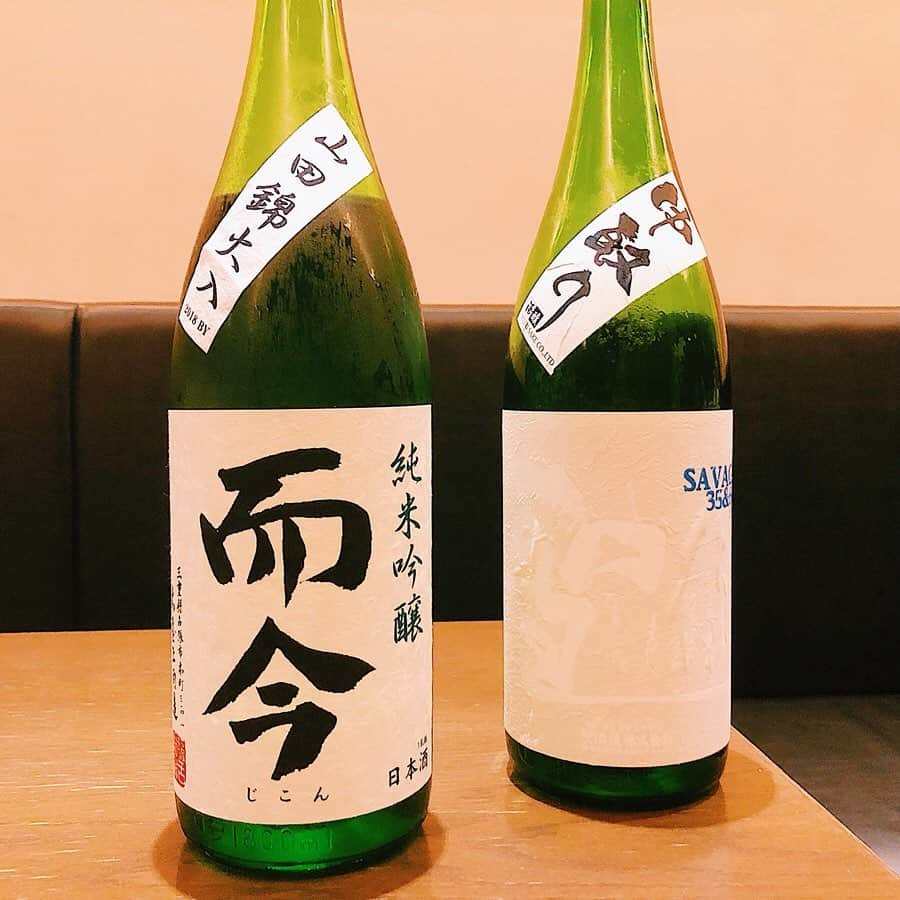 住吉史衣さんのインスタグラム写真 - (住吉史衣Instagram)「. . 日本酒好きさんたちの投稿で見かけない日がないくらい飲まれててすごく出逢いたかったお酒☺️🍶💕 . ＊「而今 純米吟醸 山田錦火入」 香りは高く、すっきりと飲みやすい。少し酸味を感じつつも後味は米の甘みと旨みを感じました。 . ＊「聖 SAVAGE 35&60 番外 純米吟醸 中取り生」 フルーティながらもすっきりとした香り。雑味のない綺麗な口当たりと芳醇な旨みがありました。 . . #三重県 #木屋正酒造 #而今 #山田錦 #火入れ #無濾過 #原酒  #群馬県 #聖酒造 #聖 #savage #中取り #生酒 #ひとめぼれ  #純米吟醸 #清酒 #일본술 #japanesesake  #日本酒 #地酒 #sake #sakebottle  #ふーみん食べ歩き #女子飲み #家族ごはん  #日本酒女子 #日本酒好き #日本酒好きな人と繋がりたい  #晩酌 #飲酒タグラム .」6月6日 4時32分 - fumie_0426