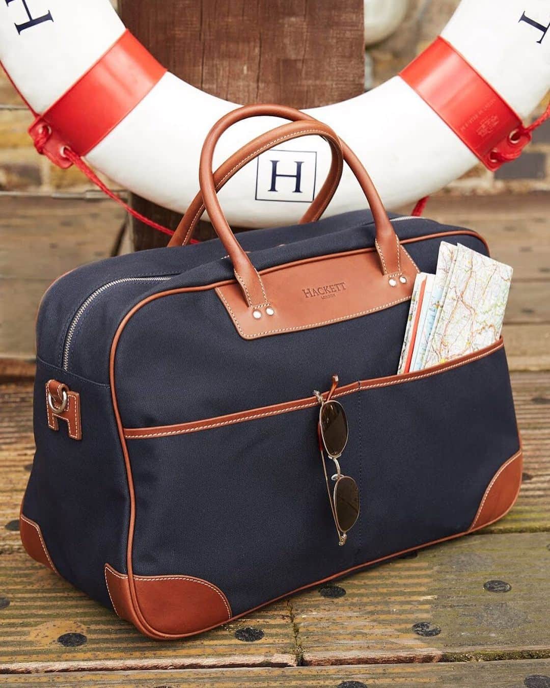 ハケットのインスタグラム：「This summer, travel in style with the classic leather and cotton weekend bag, designed to perfectly fit your getaway essentials. Tap to shop. #Hackett」