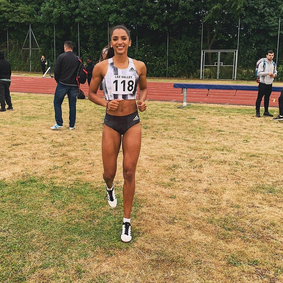 Laviai NIELSENさんのインスタグラム写真 - (Laviai NIELSENInstagram)「I’m so so so chuffed to have run a HUGE 200m PB tonight of 23.26 (+1.9) 😝  @coachchristineb finally got these bambi legs moving 😂」6月6日 5時03分 - laviai