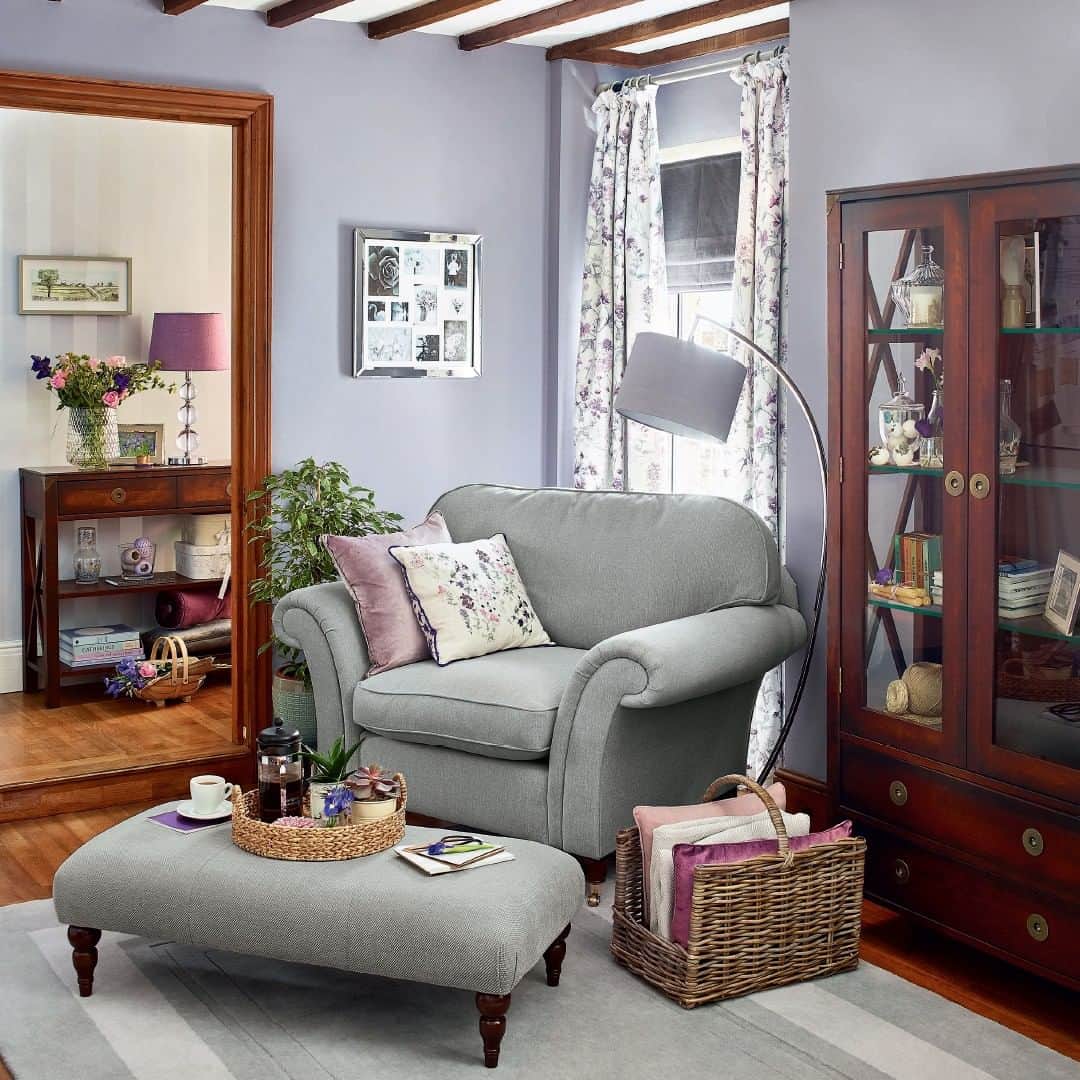ローラアシュレイのインスタグラム：「Versatile and fun, shades of pink and purple are perfect for creating a classic interior look with a calming ambience #WildMeadow」