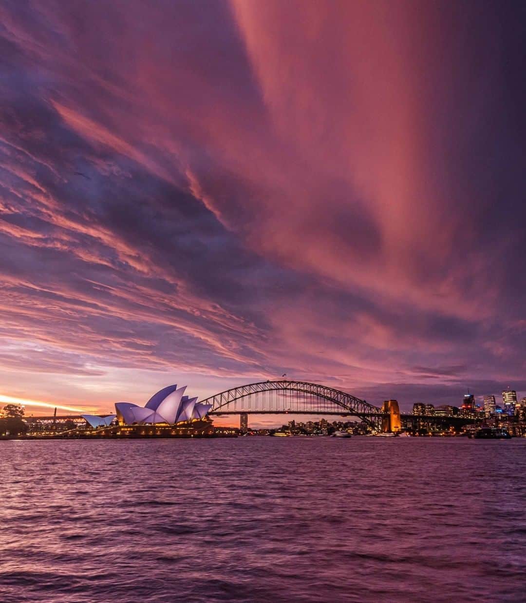 Nikon Australiaさんのインスタグラム写真 - (Nikon AustraliaInstagram)「Two famous Sydney icons and an outstanding sunset, captured by @nikkibings on the Nikon D750.  Camera: Nikon #D750  Lens: AF-S NIKKOR 16-35mm f/4G ED VR Settings: 18mm | f/8 | 0.4sec | ISO 320  #Nikon #MyNikonlife #NikonAustralia #Photography #Nikkor #NikonTop #NikonPhotography #DSLR #SunrisePhotography #DiscoverAustralia #AustraliaUncovered #DiscoverSydney #SydneyUncovered #OperaHouse」6月6日 14時30分 - nikonaustralia
