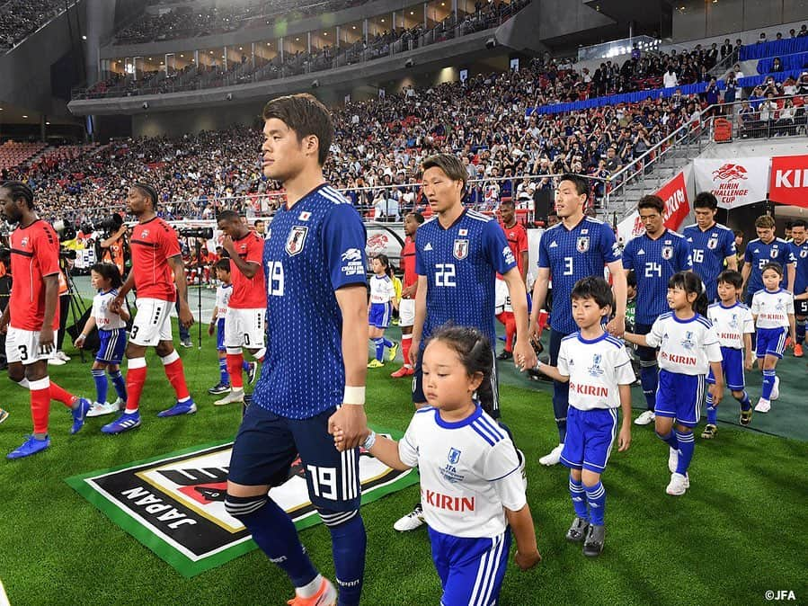 日本サッカー協会さんのインスタグラム写真 - (日本サッカー協会Instagram)「📸Match Photos① 令和最初の日本代表戦は、トリニダード・トバゴ代表との一戦。森保一監督体制で初の3バックで臨み、0-0で引き分けました。 ・ #キリンチャレンジカップ2019 #SAMURAIBLUE🇯🇵 0-0 🇹🇹トリニダード・トバゴ 📅2019.6.5(水)19:30 📍愛知／豊田スタジアム ・ ―――――――――――――――――― Next Match>> キリンチャレンジカップ2019 🆚エルサルバドル代表 📅6/9(日)19:00KO 📍宮城／ひとめぼれスタジアム宮城 📺TBS系列で生中継 ・ 👉大会情報はJFA.jpへ ―――――――――――――――――― #daihyo #キリチャレの日」6月6日 14時53分 - japanfootballassociation