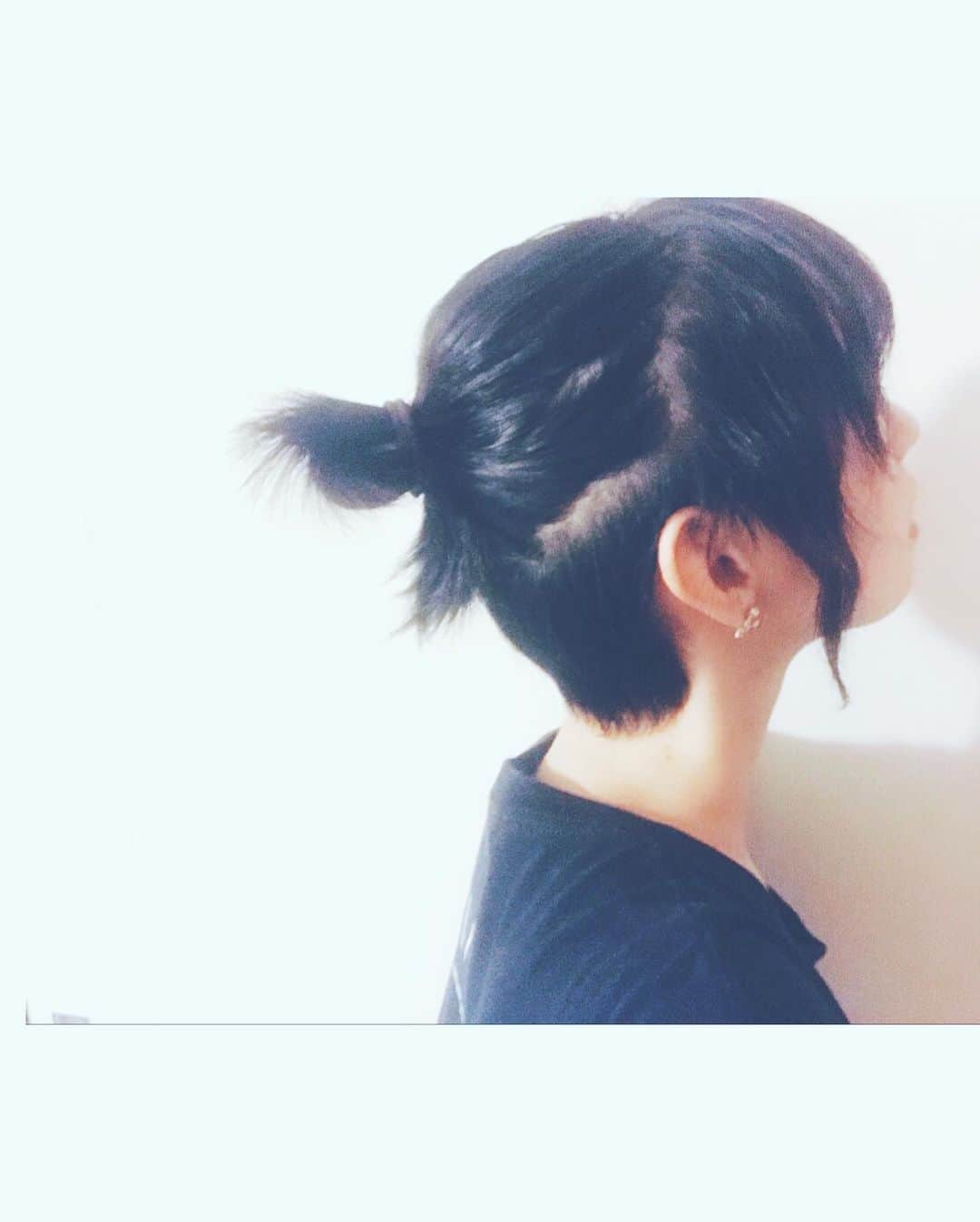 日南響子（珠麟）さんのインスタグラム写真 - (日南響子（珠麟）Instagram)「最近は髪を結ぶ様になりました💡 馴染みの店に行くとサムライと呼ばれます サムライと言えばキャリバー氏…かっこいい…🤤」6月6日 14時53分 - kyooko_hinami_official