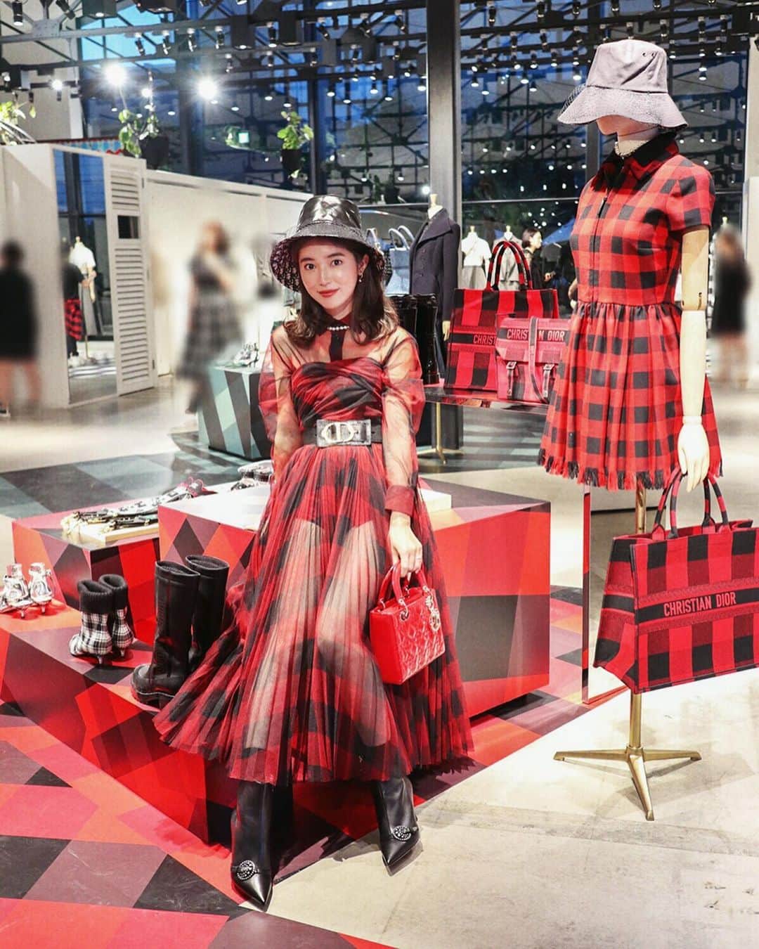 大口智恵美さんのインスタグラム写真 - (大口智恵美Instagram)「Dior FALL/WINTER 2019-2020 ・ diorの展示会に行ってきました♡ 英国がテーマでチェック柄が沢山🇬🇧 帽子にレースを使ってる細かなこだわりがdiorらしくて好き♡ #dior #love #fashion #love #instagood」6月6日 15時15分 - chemiiiii