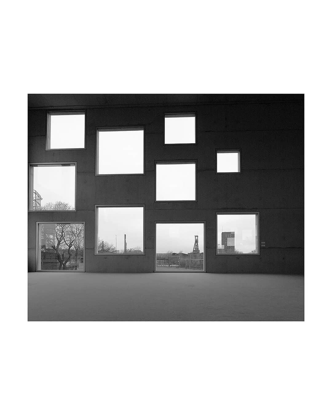 AÃRK Collectiveさんのインスタグラム写真 - (AÃRK CollectiveInstagram)「#AÃRKlikes the Zollverein School of Management and Design in Essen, Germany designed by SANAA, the architectural firm of Kazuyo Sejima and Ryue Nishizawa. • Taking the form of a perfect 35 meter-cube, the building’s dominant presence is exaggerated by exceptional ceiling heights, while numerous openings in the facade illuminate the interiors to achieve transparency in the concrete structure. • Photos: Manuela Martin」6月6日 15時24分 - aark_collective