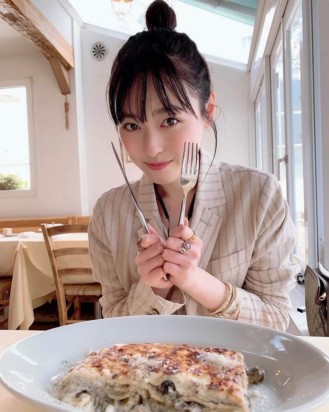 福原遥さんのインスタグラム写真 - (福原遥Instagram)「. ラザニア🍽 美味しくて美味しくてハマってしまいそう。 そして髪が伸びて やっとお団子が出来るようになりました🍡 嬉しい︎︎︎︎︎。」6月6日 15時38分 - haruka.f.official