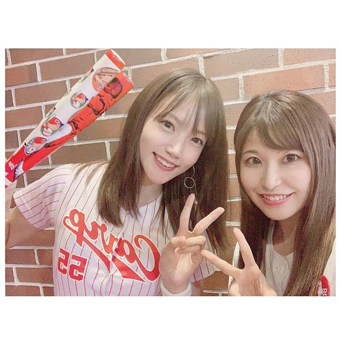 上村彩子さんのインスタグラム写真 - (上村彩子Instagram)「古田ちさこちゃんことちーちゃんに メットライフドームで会えた💕 . 交流戦での貴重な奇跡😍 嬉しいいい✨ . 「スズキトラストの存在感すごいね！」って言われて、メットライフドームだけなんだと知ったよ笑 見慣れすぎて全然気にならなかったよ😂笑 メットライフドームとか西武とかカープのお話できて楽しかった✨ . あ「カープさんの応援すごいね！！声援大きくてびっくりしたよ！」 ち「そうかな？いつもあんな感じ😊笑」 あ「（凄い…）」 #seibulions #埼玉西武ライオンズ #古田ちさこ #メットライフドーム #carp #カープ女子 #会えました #カープファンの皆さん #メットライフドームにきてくれて #ありがとう #スズキトラスト #ありがとう」6月6日 15時45分 - ayako_uem