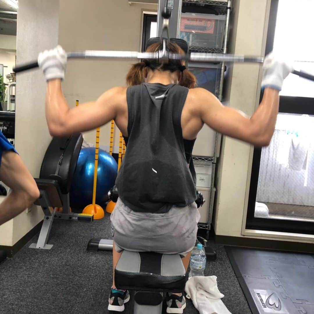 朱里さんのインスタグラム写真 - (朱里Instagram)「Ergometer⭐️ 5分きつい💦あともうちょっとで試合、がんばらねばー  #ergometer #back #training #workout #fitness #fitnessmotivation #fitnessgirl #fit #fitgirl #gym #gymgirl #fit #fitgirl #muscle #musclegirl #mma #wmma #ufc  #diet #body #weightloss  #筋トレ #筋トレ女子 #フィットネス #ジム #筋肉 #筋肉女子 #トレーニング」6月6日 15時49分 - syuri_official