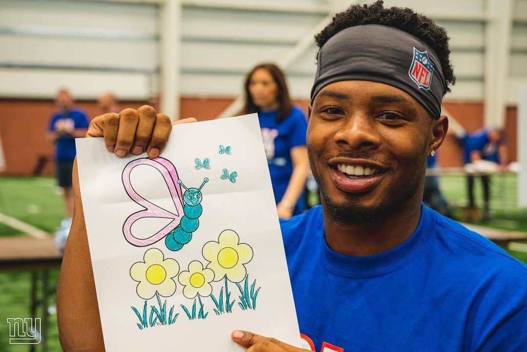 New York Giantsさんのインスタグラム写真 - (New York GiantsInstagram)「The #NYGiants once again teamed up with My Sisters’ Place, for a team-wide community service project to support victims of domestic violence. In addition, the team hosted their #GiantsHuddlefor100 volunteer event.」6月6日 6時51分 - nygiants