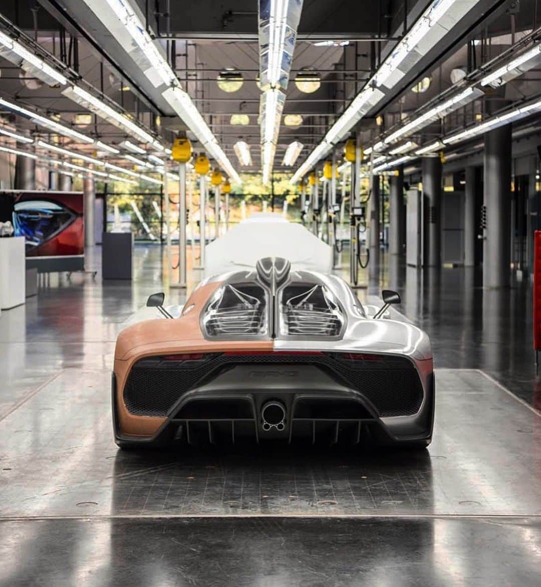 メルセデス・ベンツさんのインスタグラム写真 - (メルセデス・ベンツInstagram)「"The Mercedes-AMG Project ONE has been an awesome project for us. It provides a big challenge - to find that perfect spot between functionality and emotion." – @gorden.wagener . . . #amg #mercedes #projectone #amgprojectone #performance #luxury #power #challenge #headquarters #motorsport #mbhotandcool #mbdesign」6月6日 6時55分 - mercedesbenz
