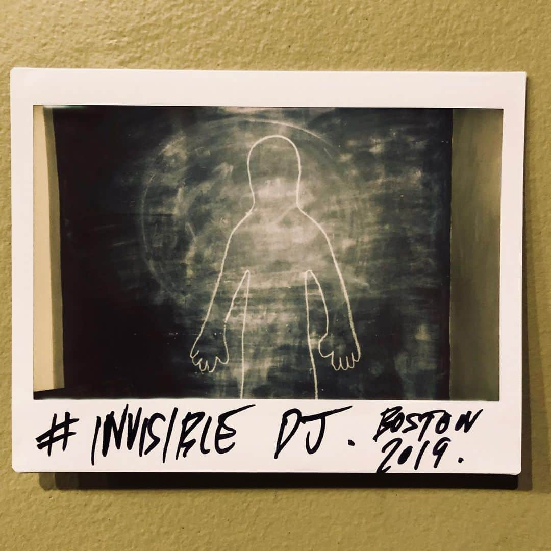 エンパイア・オブ・ザ・サンさんのインスタグラム写真 - (エンパイア・オブ・ザ・サンInstagram)「#emperorandthepolaroids #invisibledj」6月6日 6時58分 - empireofthesunsound