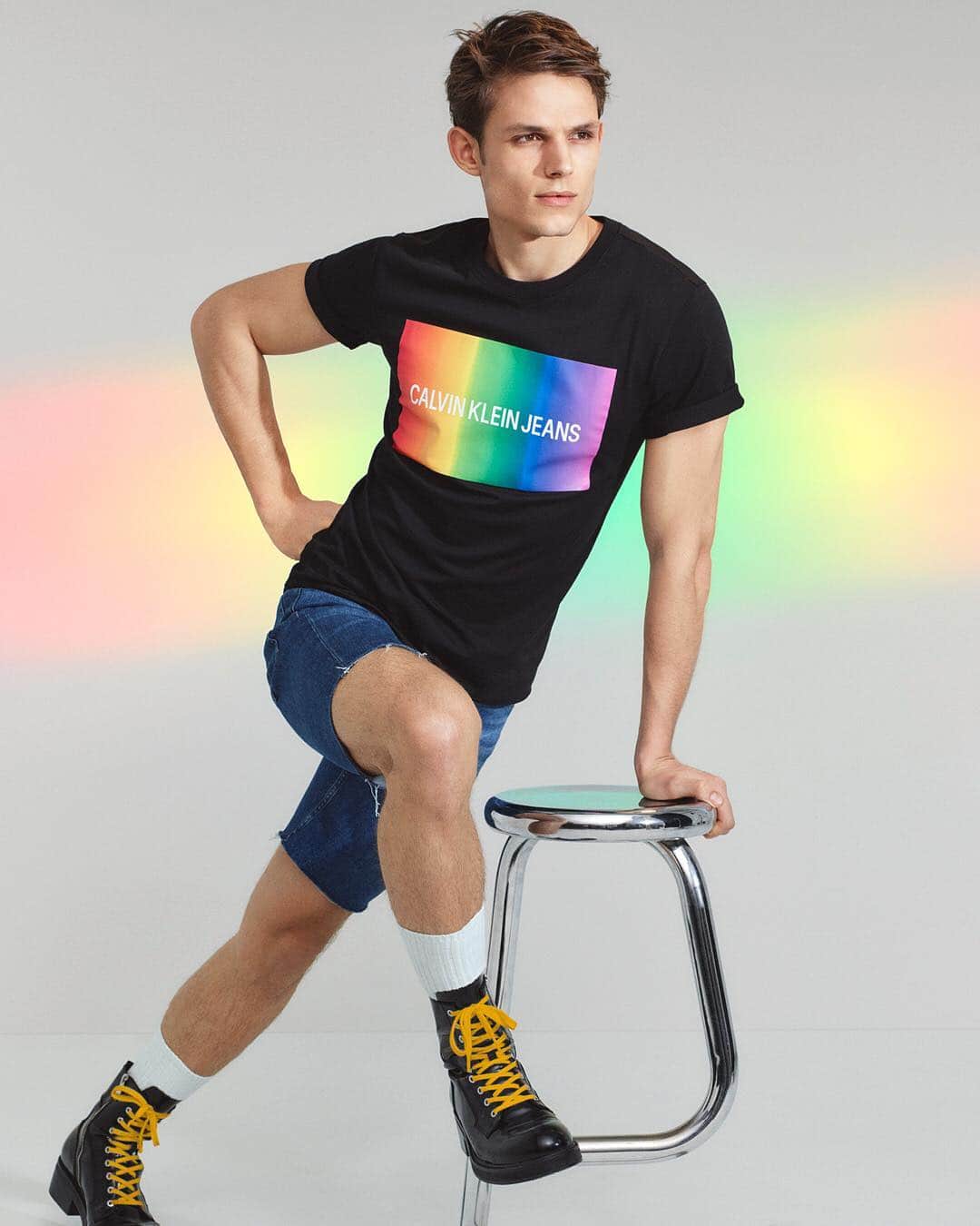 Calvin Kleinさんのインスタグラム写真 - (Calvin KleinInstagram)「A new level of #Pride, with #CALVINKLEIN. Discover the latest Capsule of jeans and underwear styles, refreshed with new vibrant colors for 2019 🌈 ⠀⠀⠀⠀⠀⠀⠀⠀ In support of LGBTQ+ equality, CALVIN KLEIN has made a donation to @humanrightscampaign™. ⠀⠀⠀⠀⠀⠀⠀⠀ NOTHING BUT PRIDE IN #MYCALVINS」6月6日 7時29分 - calvinklein
