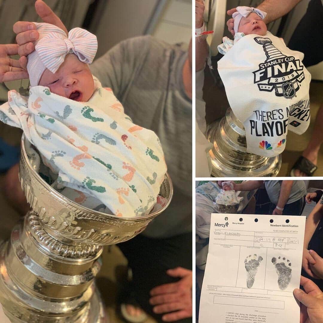 NHLさんのインスタグラム写真 - (NHLInstagram)「"BREAKING: The record for the youngest baby ever in the #StanleyCup has just been set at @follow_mercy St. Louis, just 20 minutes old!" - @nhlonnbcsports」6月6日 7時40分 - nhl