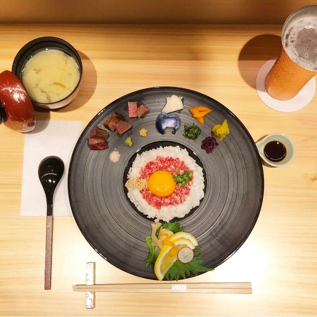 片桐優妃さんのインスタグラム写真 - (片桐優妃Instagram)「#京都 の#人気店 #おにくのおすし が日曜日に#浅草 にオープンするということで、一足先にまみちゃんとおじゃましてきました🍖 . おにくのおすしは#松坂牛 をおすしでいただける#肉寿司 の専門店🍴 . #ランチ 限定の牛鮮丼の映え具合がすごすぎて、、そして文句なしにおいしかった❣️ . #おにくの飯蒸福小判 をいただきながらの浅草散歩 もおすすめだよ💛 . #asakusa #おにくのおすし浅草」6月6日 7時49分 - yuki710