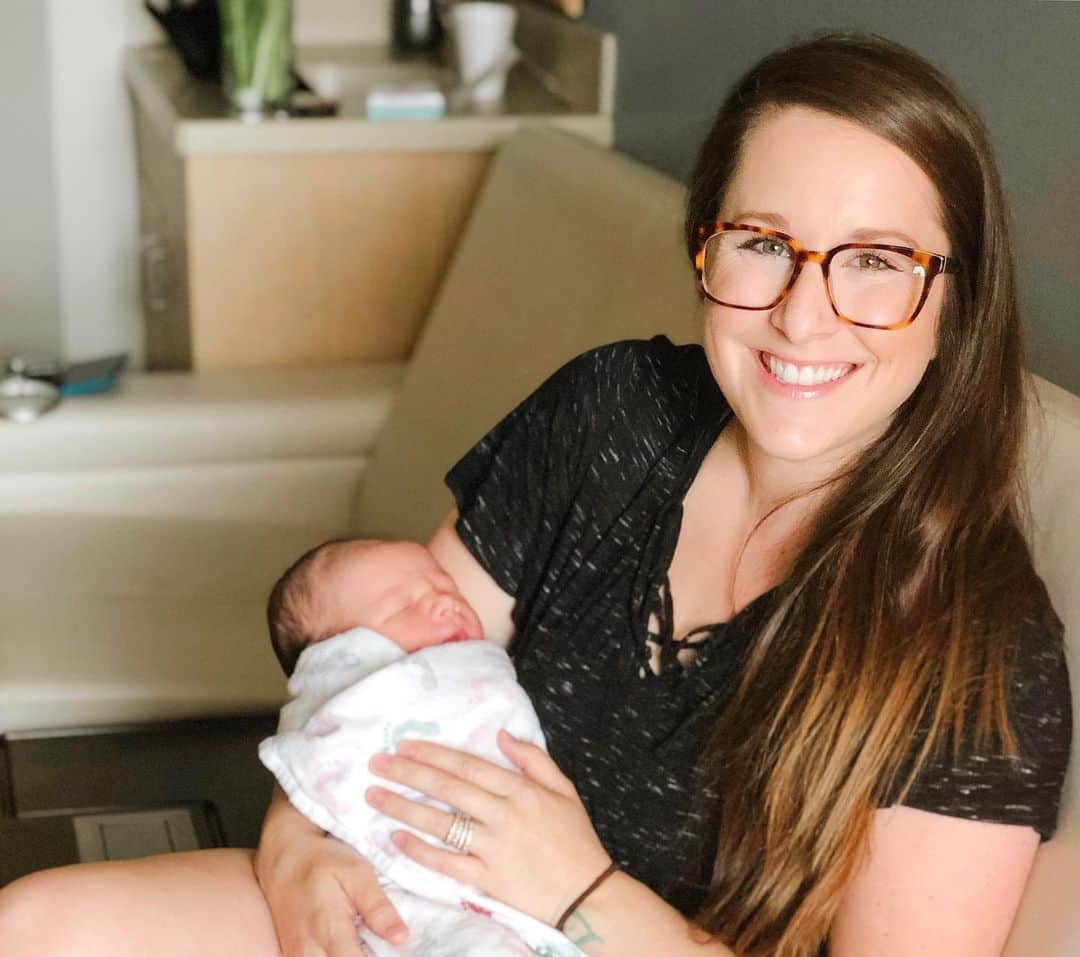 カーリー・パターソンのインスタグラム：「I got a new nephew and the kids got a new cousin to love💙 Baby Jonah is just adorable! Emmaline can’t wait for tummy time with her cousin🥰」