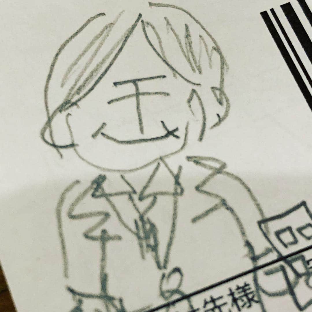 安倍吉俊のインスタグラム：「タマゴ( •~•)が漢字習い始めて『金』の点の位置がおかしいので、間違うたびに点の位置がおかしいおじさんにご登場願っている。」