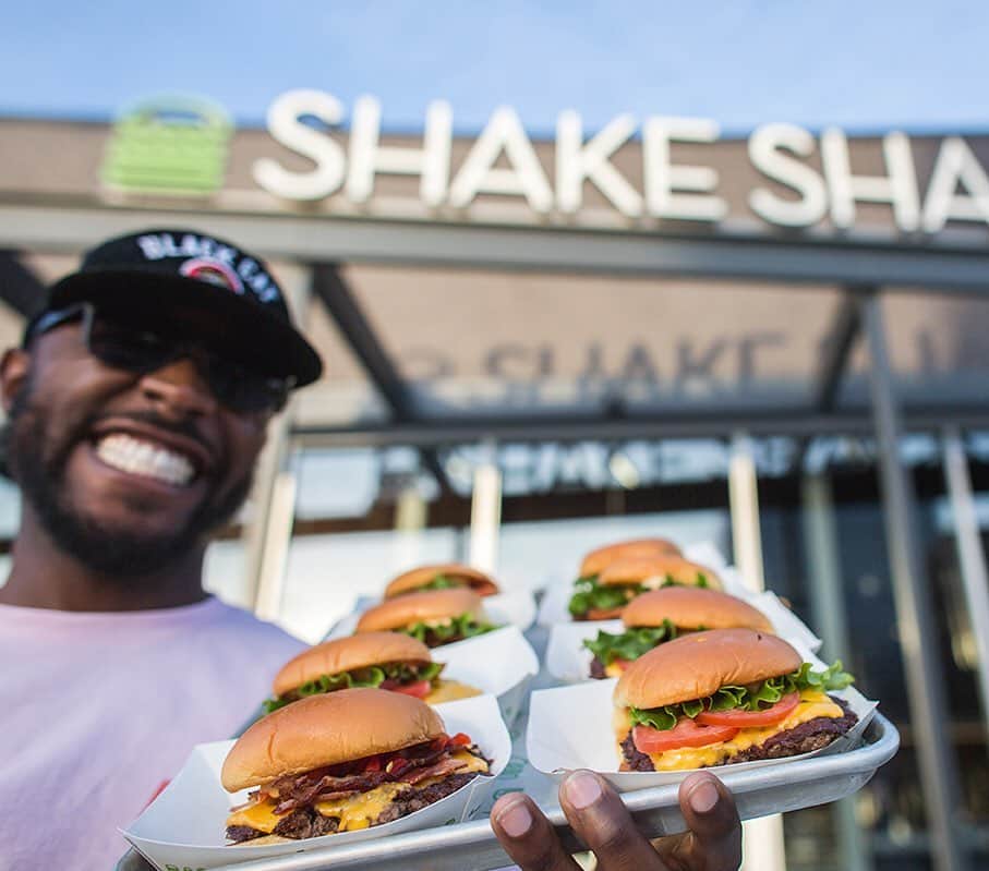 SHAKE SHACKさんのインスタグラム写真 - (SHAKE SHACKInstagram)「We all know that feeling. 🙌 #shakeshack」6月6日 7時51分 - shakeshack