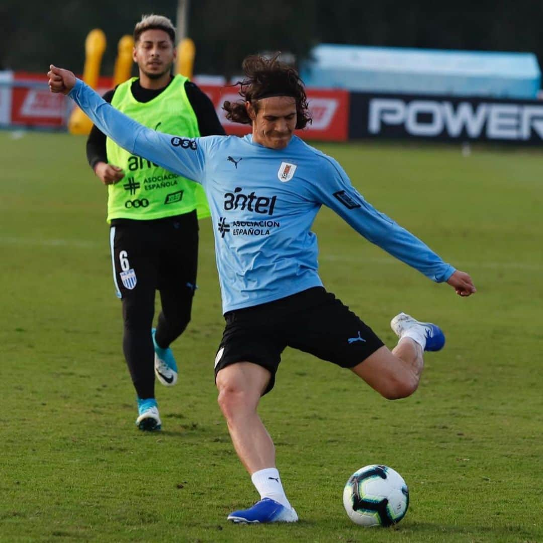 エディンソン・カバーニさんのインスタグラム写真 - (エディンソン・カバーニInstagram)「Entrenamiento de la tarde... ”futbol⚽️”🇺🇾」6月6日 7時57分 - cavaniofficial21