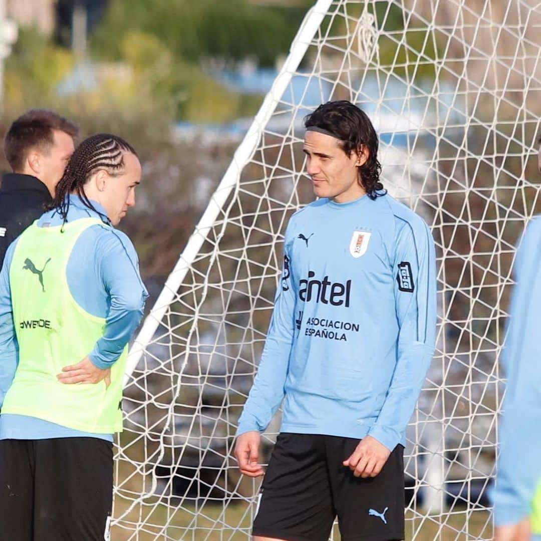 エディンソン・カバーニさんのインスタグラム写真 - (エディンソン・カバーニInstagram)「Entrenamiento de la tarde... ”futbol⚽️”🇺🇾」6月6日 7時57分 - cavaniofficial21