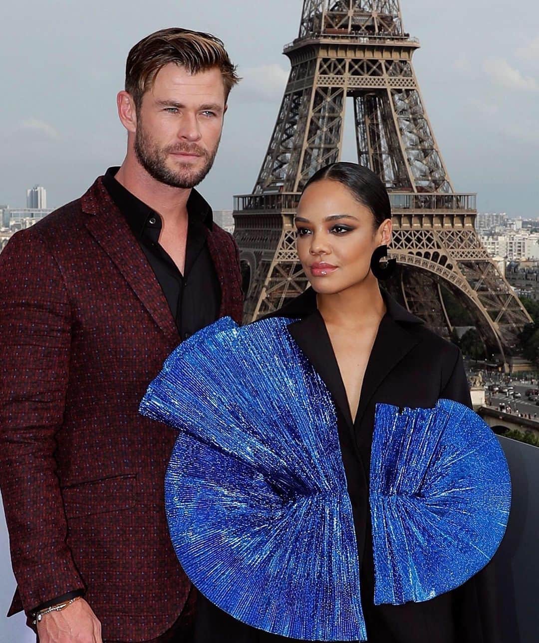 Lacy Redwayさんのインスタグラム写真 - (Lacy RedwayInstagram)「Yesterday’s photo call In Paris with these #MIB agents . @tessamaethompson @chrishemsworth .  Hair details on #tessathompson to come .  #HairByLacyRedway  Styled by @waymanandmicah  Makeup by @babskymakeup  Nails by @nailedbysg  #meninblackinternational #chrishemsworth」6月6日 8時06分 - lacyredway