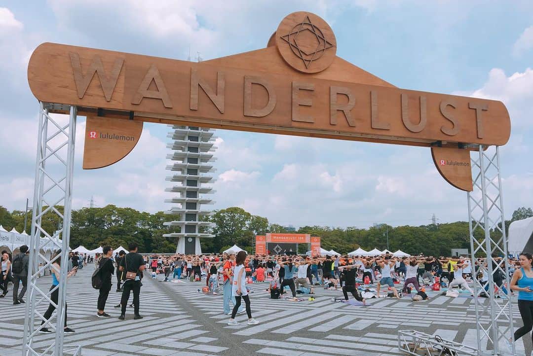 渡辺由布子さんのインスタグラム写真 - (渡辺由布子Instagram)「🧘‍♀️ ・ #Wanderlust108 Tokyo、無事に終了しました。  世界中のヨギーから愛される @lululemon を着て、 会場にいるみんなでSWEATして、 最高の6月のスタートでした。 #一日一汗 ・  曇り空の中にも時折強い日差しが差し込む瞬間もあり、紫外線対策は欠かさずに。  ロート製薬の #ヘリオホワイト でインナーケアを。 #ヨガ に限らず、ビーチ、BBQ、音楽フェスなど、これから毎週末のように屋外イベントが開催されるシーズン到来！今年の夏はこれで乗り切れそう！  おかげさまで @elixinoljapan との#ワークショップ も満員御礼！多くの人に#CBDオイル の魅力を体感していただけて嬉しく思います。 関係者の皆様、貴重な体験をありがとうございました。  @wanderlustfest_jp は、今回の東京公演を皮切りに、名古屋、大阪、福岡で開催予定です！お楽しみに！  #ワンダーラスト  #ロート製薬_PR #美活 #飲む美容習慣 #sunscreen  #PR  #wanderlust  #yoga #yogi  #yogateacher #yogainstructor  #joblove  #Namaste #🙏 ・ 📸 by @yasuchin190」6月6日 8時17分 - watanabe_yuko