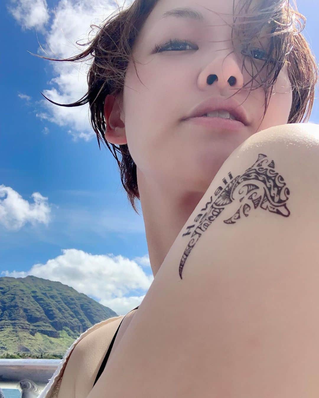 のインスタグラム：「家族に感謝のHawaii旅。完。 ありがとう！ Family trip to Hawaii was awesome. Thanks for everything. #Hawaii #beautiful  #ocean #sky #dolphins  #タトゥーシール」