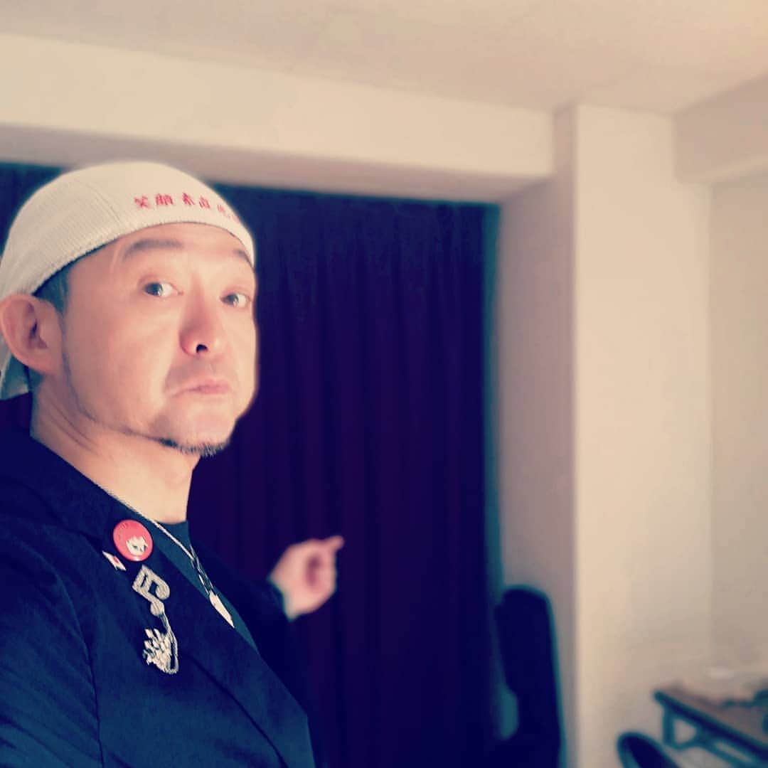 松本隆博のインスタグラム：「。 このカーテンの向こうには 550名の人が今待機している。 あと5分で戦いスタートだ。 ここは宮崎県日南市 日南学園高等学校だーヽ(^o^)丿」