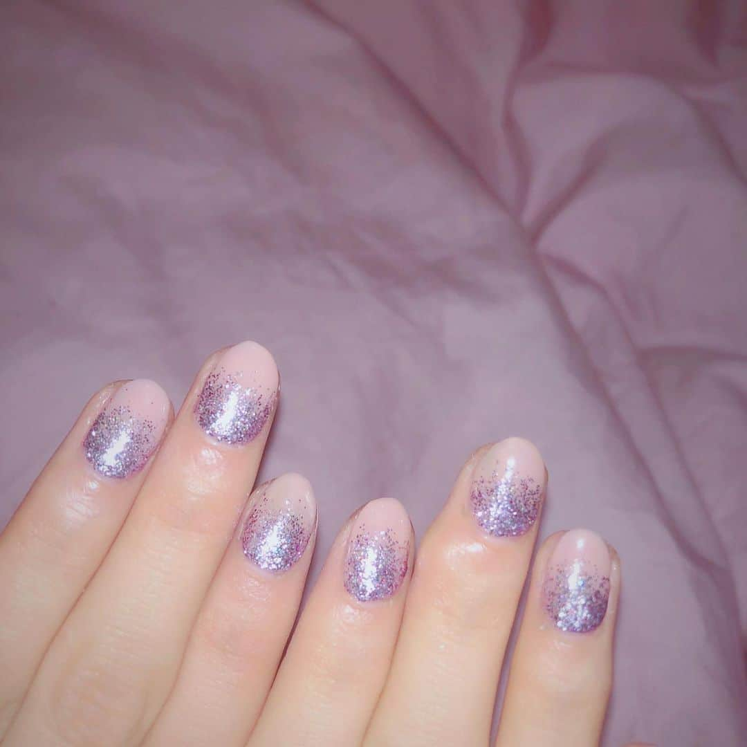 須藤凜々花のインスタグラム：「🧝‍♀️ ひかる先生NAIL🧝‍♀️✨ ペンだこ〜草〜✍️🧝‍♀️ #逆グラデーション」