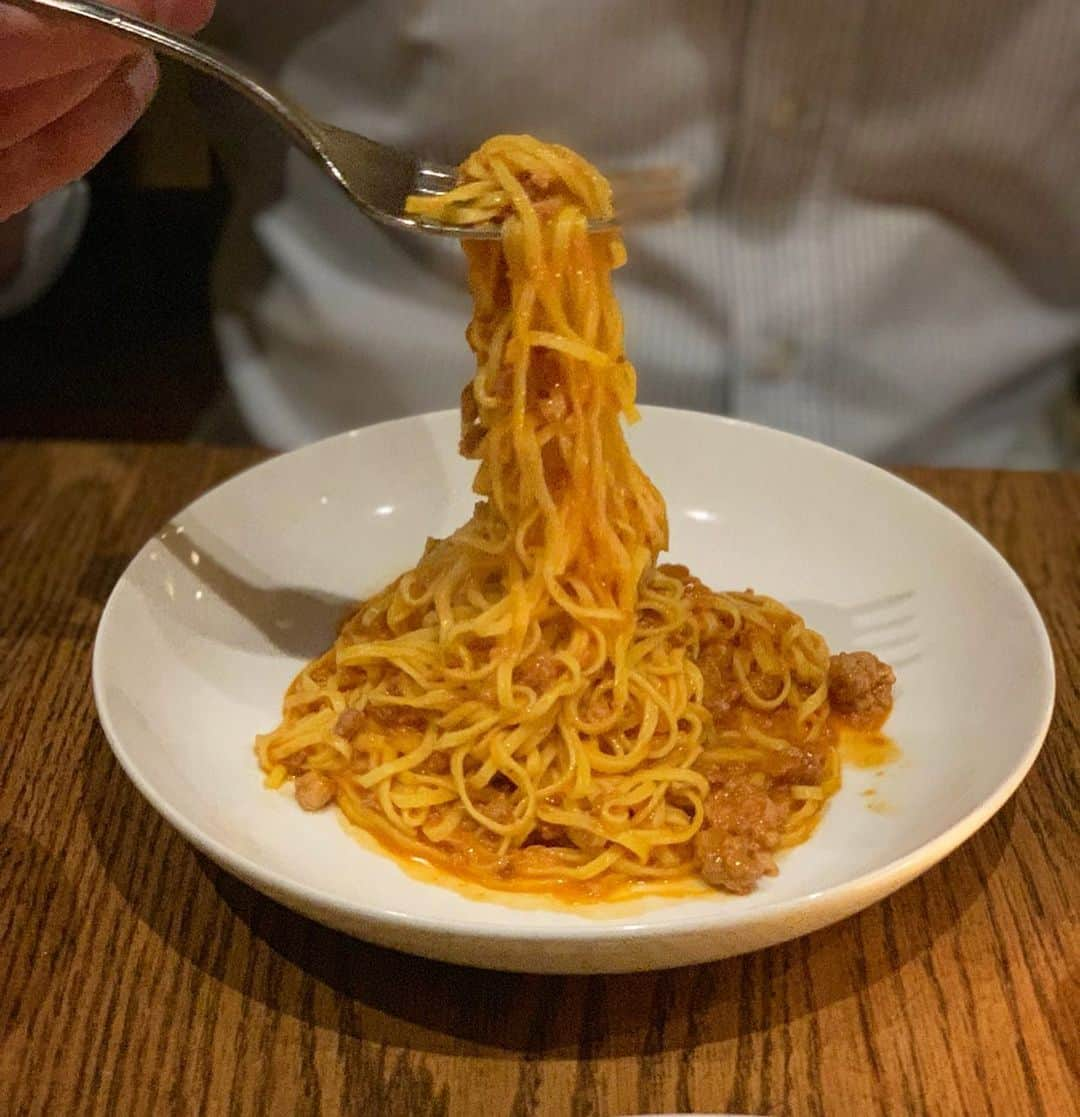 DOMINIQUE ANSEL BAKERYさんのインスタグラム写真 - (DOMINIQUE ANSEL BAKERYInstagram)「Tagliatelle Ragu done simply and perfectly. These days she’s also decided we should each order our own serving gelato and sorbet for dessert. Merci chef @stefano_secchi ! 👌」6月6日 8時59分 - dominiqueansel