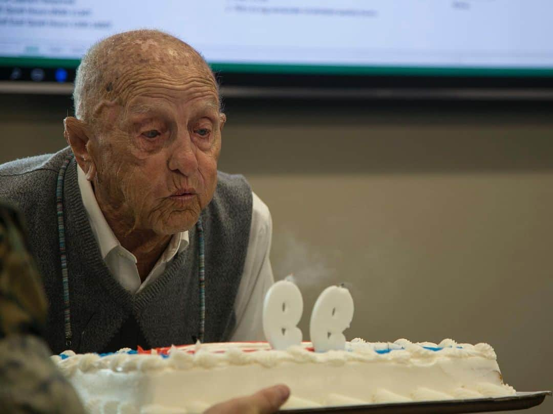 アメリカ海兵隊さんのインスタグラム写真 - (アメリカ海兵隊Instagram)「Retired Maj. Richard Cropley celebrates his 99th birthday with @3rdmaw, at Marine Corps Air Station Camp Pendleton, California, May 31, 2019.  Cropley served his country for more than 20 years as a fighter/bomber pilot during World War II and flew multiple combat missions over the Pacific. Cropley’s birthday wish was to spend time with his Marine Corps aviation family and to see an MV-22B Osprey up close.  #USMC #Marines #MarineCorps #Veteran #SemperFidelis」6月6日 8時53分 - marines