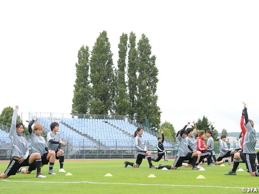 日本サッカー協会さんのインスタグラム写真 - (日本サッカー協会Instagram)「ワールドカップ初戦の地パリで初練習！🇫🇷🇯🇵 ・ なでしこジャパンは5日(水)、パリで初練習を行いました。2日間のオフを経て、心も身体もリフレッシュした選手たちは、改めて気を引き締め、精力的にトレーニングに取り組みました。 ・ ✍️JFA.jpでは、活動レポートを掲載中！ ・ ＜FIFA女子ワールドカップフランス2019＞ なでしこジャパン🇯🇵試合日程  6/10 25:00 vsアルゼンチン🇦🇷 6/14 22:00 vsスコットランド🏴󠁧󠁢󠁳󠁣󠁴󠁿 6/20 04:00 vsイングランド🏴󠁧󠁢󠁥󠁮󠁧󠁿 📺フジテレビ系列、NHK BS、J SPORTSで生中継！ ・ #nadeshiko #世界のなでしこ #なでしこジャパン#FIFAWWC」6月6日 8時58分 - japanfootballassociation