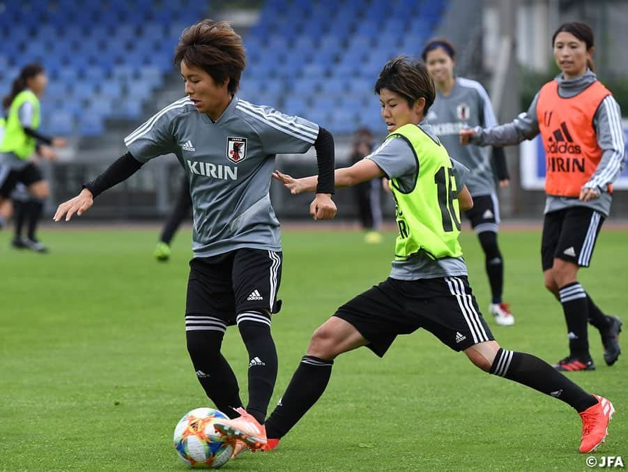 日本サッカー協会さんのインスタグラム写真 - (日本サッカー協会Instagram)「ワールドカップ初戦の地パリで初練習！🇫🇷🇯🇵 ・ なでしこジャパンは5日(水)、パリで初練習を行いました。2日間のオフを経て、心も身体もリフレッシュした選手たちは、改めて気を引き締め、精力的にトレーニングに取り組みました。 ・ ✍️JFA.jpでは、活動レポートを掲載中！ ・ ＜FIFA女子ワールドカップフランス2019＞ なでしこジャパン🇯🇵試合日程  6/10 25:00 vsアルゼンチン🇦🇷 6/14 22:00 vsスコットランド🏴󠁧󠁢󠁳󠁣󠁴󠁿 6/20 04:00 vsイングランド🏴󠁧󠁢󠁥󠁮󠁧󠁿 📺フジテレビ系列、NHK BS、J SPORTSで生中継！ ・ #nadeshiko #世界のなでしこ #なでしこジャパン#FIFAWWC」6月6日 8時58分 - japanfootballassociation