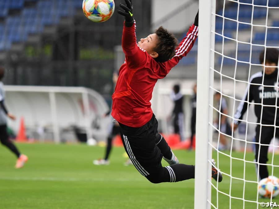 日本サッカー協会さんのインスタグラム写真 - (日本サッカー協会Instagram)「ワールドカップ初戦の地パリで初練習！🇫🇷🇯🇵 ・ なでしこジャパンは5日(水)、パリで初練習を行いました。2日間のオフを経て、心も身体もリフレッシュした選手たちは、改めて気を引き締め、精力的にトレーニングに取り組みました。 ・ ✍️JFA.jpでは、活動レポートを掲載中！ ・ ＜FIFA女子ワールドカップフランス2019＞ なでしこジャパン🇯🇵試合日程  6/10 25:00 vsアルゼンチン🇦🇷 6/14 22:00 vsスコットランド🏴󠁧󠁢󠁳󠁣󠁴󠁿 6/20 04:00 vsイングランド🏴󠁧󠁢󠁥󠁮󠁧󠁿 📺フジテレビ系列、NHK BS、J SPORTSで生中継！ ・ #nadeshiko #世界のなでしこ #なでしこジャパン#FIFAWWC」6月6日 8時58分 - japanfootballassociation