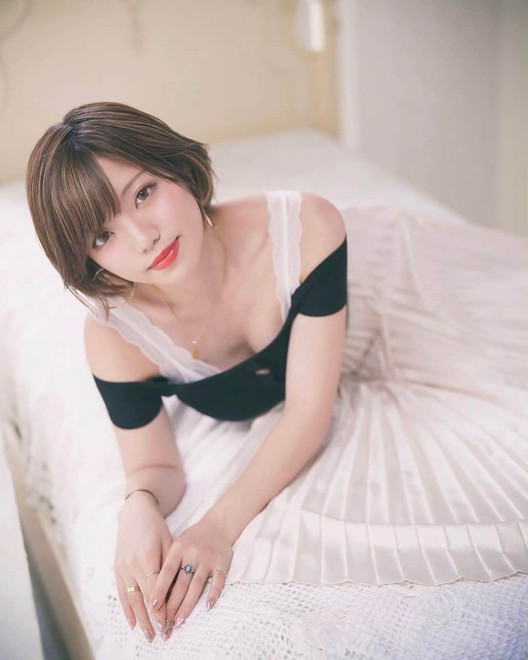 のインスタグラム：「Same Clothes, Different Cameraman📸🌹」