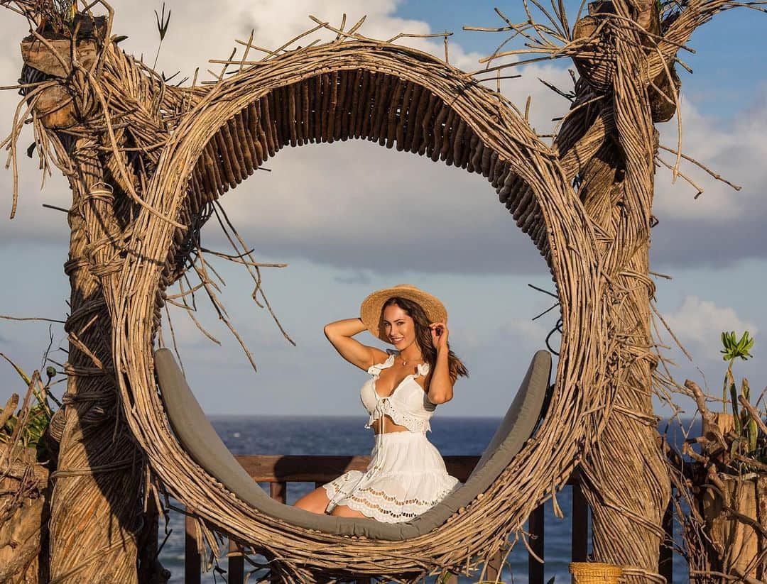 ホープ・ビールのインスタグラム：「@kanantulum is now one of my fave places to stay in #tulum . Some reasons to stay . 1. Wooden bathtub  2. Ac 24 hrs  3. Pool 4. Tv( for the early nights in) 5. The decor is unreal . #travel #tulum #tulummexico #mexico #kanantulum #sunset #travelblog #whattodointulum #rooftop」