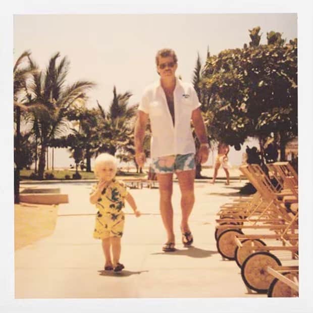 シービーズのインスタグラム：「✨GIVEAWAY✨Our #casualdad Father’s Day contest is back by popular demand. In celebration of all the dads out there, share your best dad style memory with us. We’ll feature some of our favorites on Father’s Day and you’ll be entered to win a pair of SeaVees for you & your old man.  HERE’S HOW: Post a photo + tag @seavees with #casualdad OR DM us with your dad photo + caption. Make sure to submit by June 12th - good luck!」