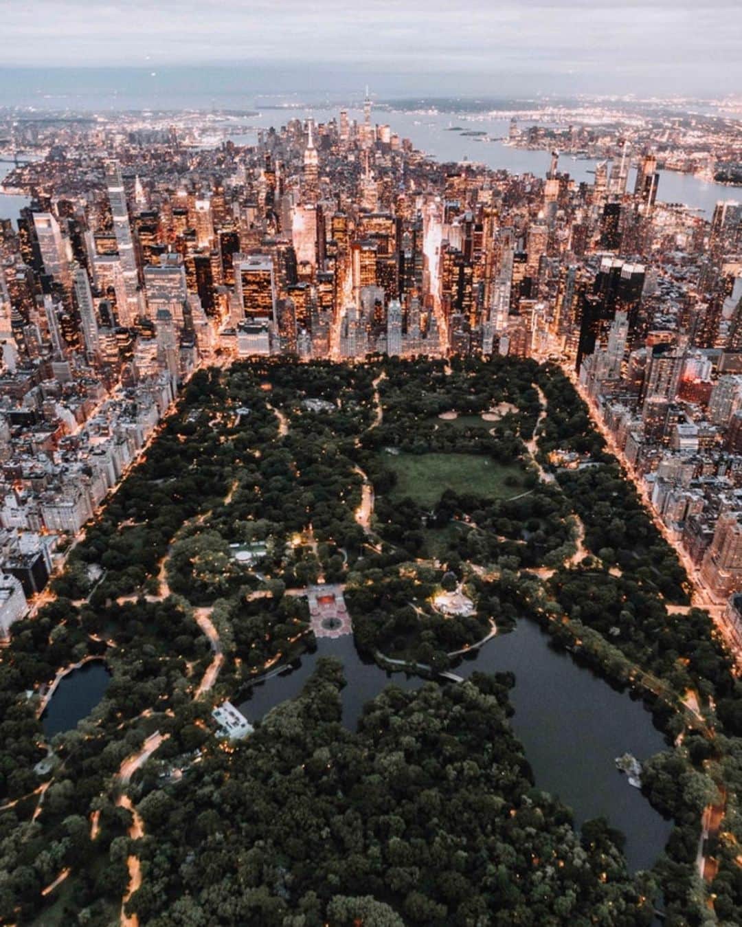 AIR CANADAさんのインスタグラム写真 - (AIR CANADAInstagram)「With the most flights from Canada to New York, we make getting there a walk in the park 🙊 . . Nous offrons le plus grand nombre de vols au départ du Canada pour New York; vous y amener est un jeu d’enfant 🙊」6月6日 9時12分 - aircanada