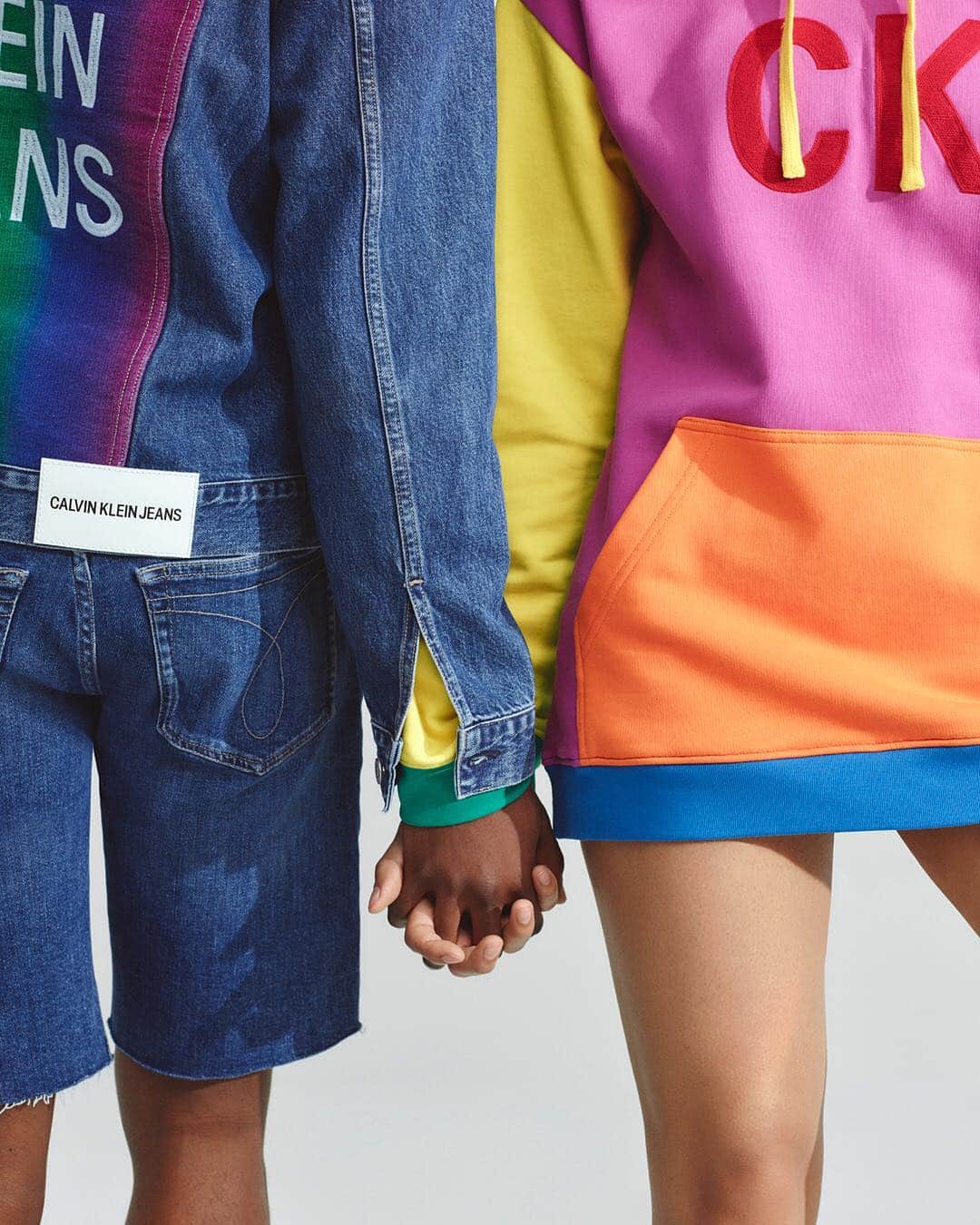 Calvin Kleinさんのインスタグラム写真 - (Calvin KleinInstagram)「We stand together in #Pride — new stand out styles from #CALVINKLEINJEANS, in the spirit of confidence, self-expression, and inclusivity. ⠀⠀⠀⠀⠀⠀⠀⠀ In support of LGBTQ+ equality, #CALVINKLEIN has made a donation to @humanrightscampaign™. ⠀⠀⠀⠀⠀⠀⠀⠀ NOTHING BUT PRIDE IN #MYCALVINS」6月6日 9時14分 - calvinklein