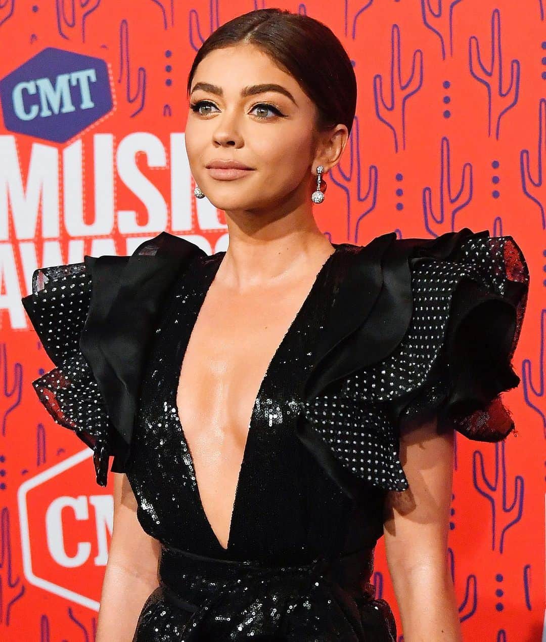 Just Jaredさんのインスタグラム写真 - (Just JaredInstagram)「Presenter @sarahhyland in @redemptionofficial stuns at the @cmt Music Awards! More pics at JustJared.com #SarahHyland #CMTAwards #CMTAwards2019 #Redemption Photos: Getty」6月6日 9時14分 - justjared